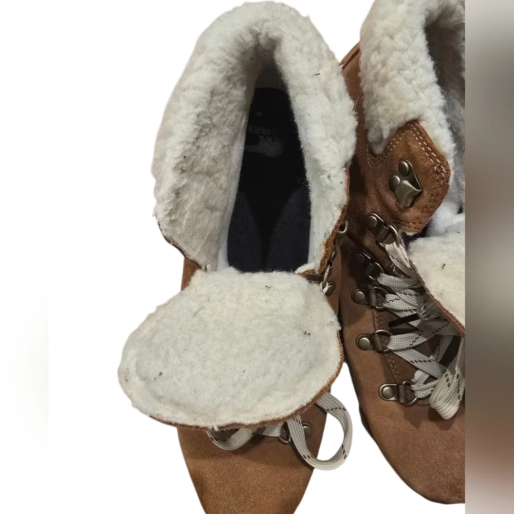 Sorel Women's Out-N-About III Conquest Boots In Camel Size 10